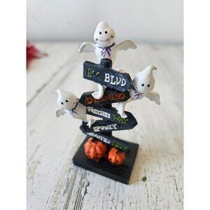 Ghost sign village Halloween figurine pumpkins decor
